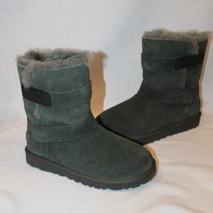 NEW UGG WOMEN'S CLASSIC‎ SHORT STRAP LOGO SUEDE SHEARLING LINED BOOTS FOREST
